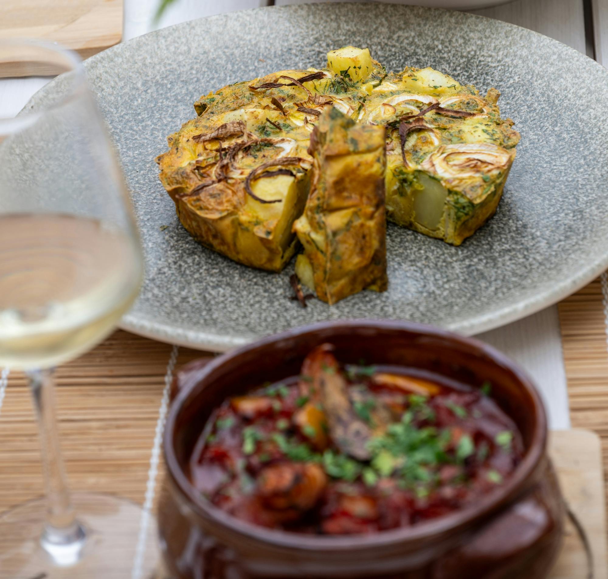 Small-group Greek cooking class in Santorini