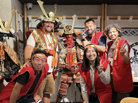 Clase interactiva de elaboración de sushi y experiencia samurái