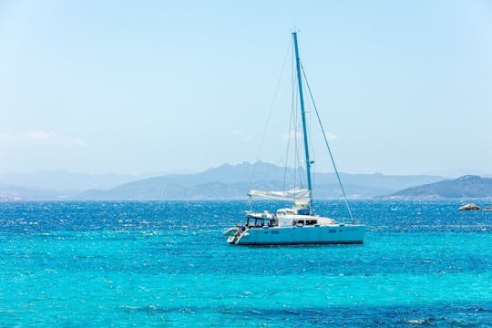 Crociera in catamarano in Costa Smeralda con soste bagno e pranzo