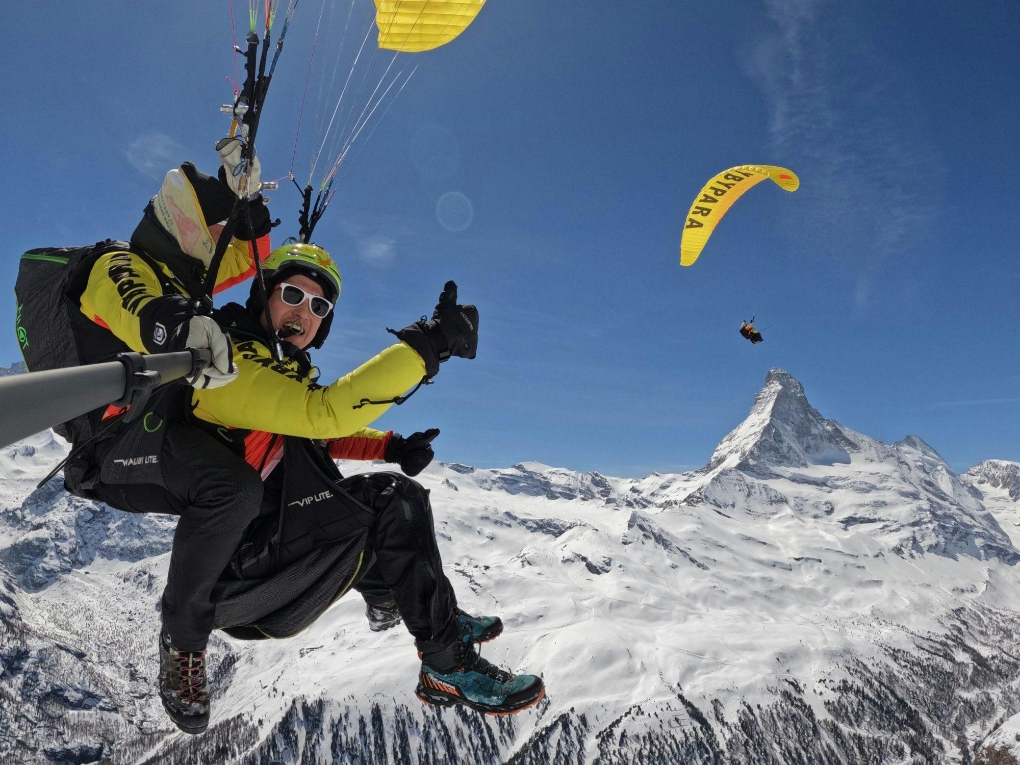 Experiencia de parapente biplaza en Zermatt con vistas al Matterhorn