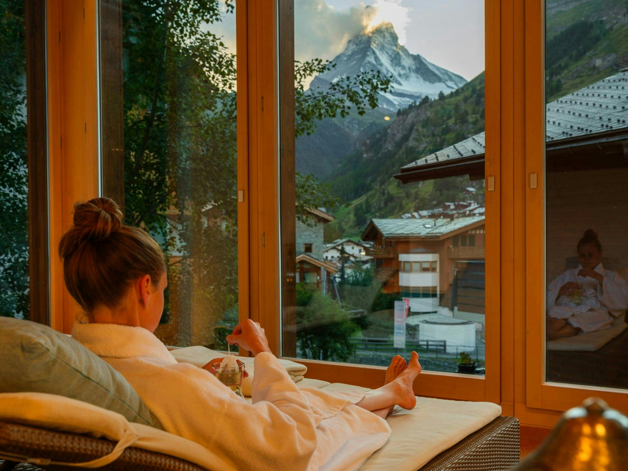 Experiencia de spa alpino con vistas al Matterhorn