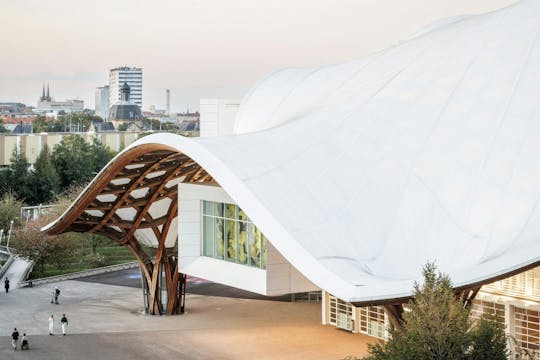 Centre Pompidou-Metz: eine Reise durch Kunst und Architektur