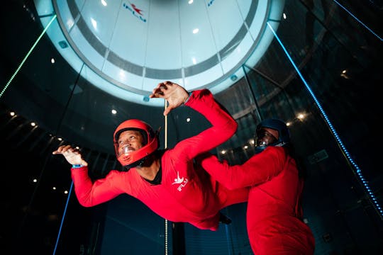 Experiencia de paracaidismo en interior con iFLY Kansas City