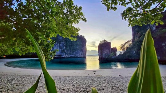 Full day Hong Island small group tour with lunch