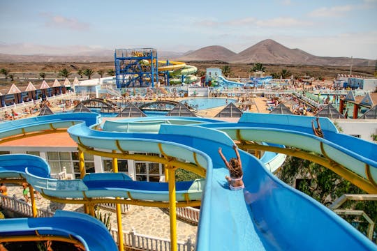 Splashmania im Aquapark Costa Teguise mit Mittagessen und Transfer