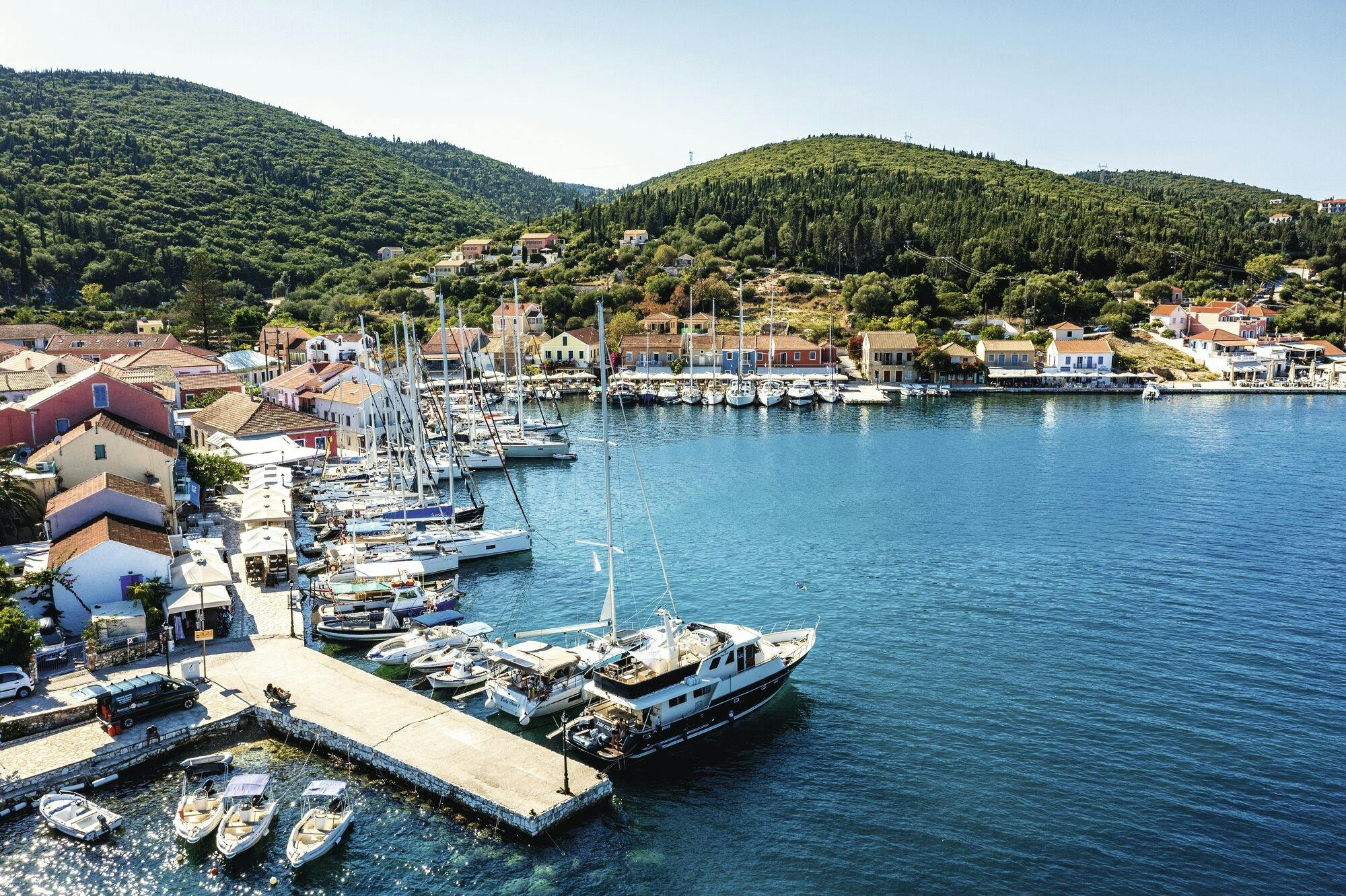 Premier Kefalonia Tour mit Melissani-See, Bootsfahrt und Mittagessen in einer Taverne