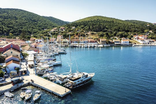 Premier Kefalonia Tour mit Melissani-See, Bootsfahrt und Mittagessen in einer Taverne