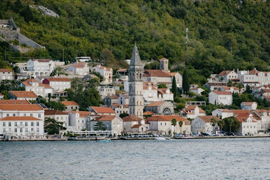 Bootsfahrt durch die Bucht von Kotor mit Insel Unsere Liebe Frau von den Felsen ab Koločep