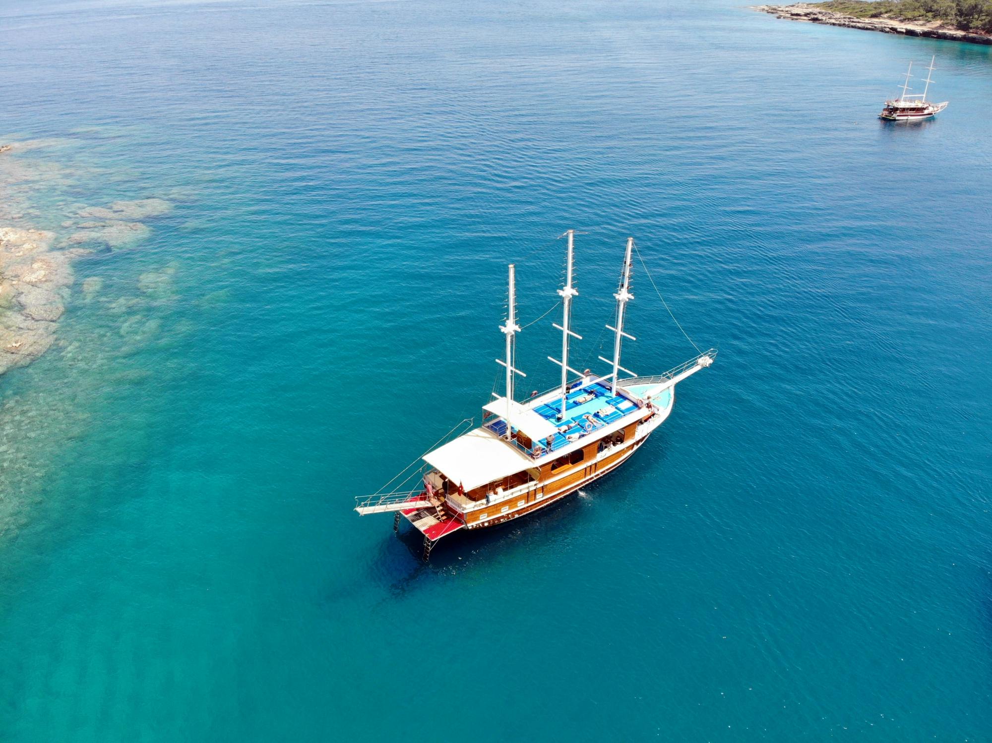 Kemer-Bucht Blue Cruise ab Antalya Hotels