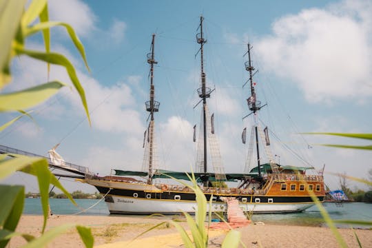 Piraten-Bootsfahrt auf dem Manavgat-Fluss mit Badepausen für Gäste in Belek