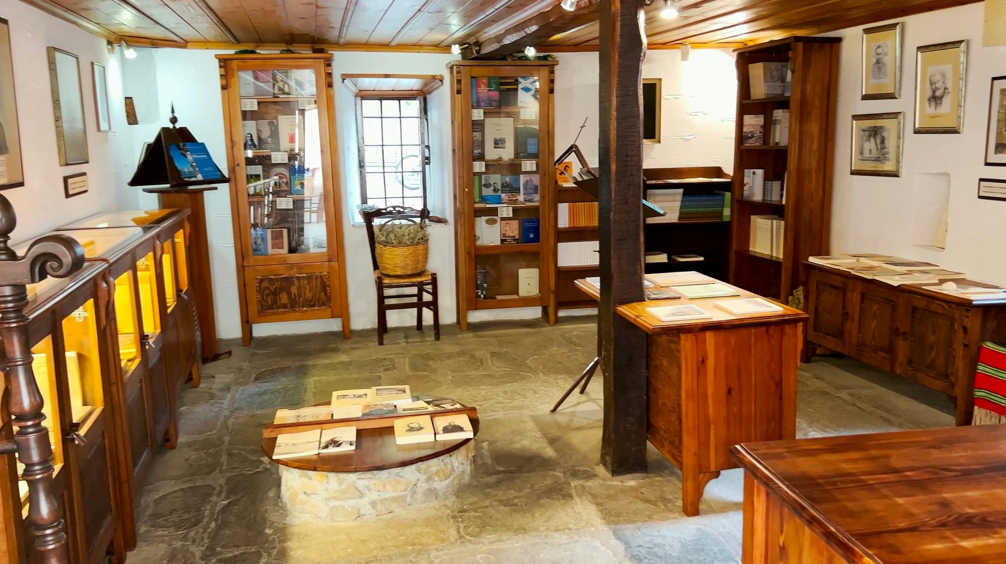 Skiathos town evening tour with local liqueur tasting