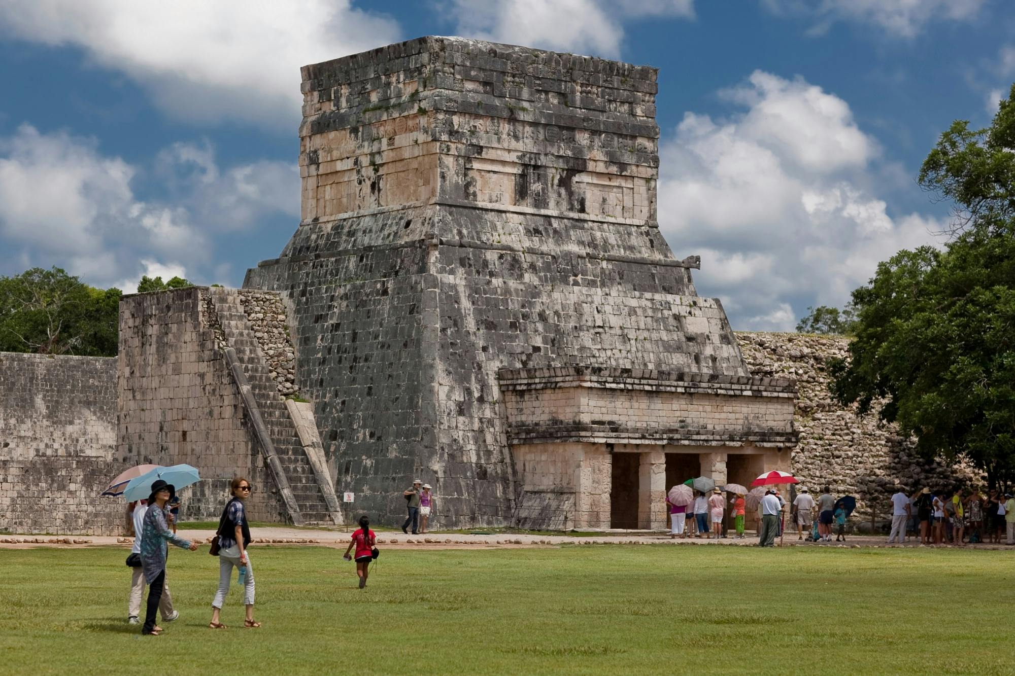 Tour of Chichen Itza’s Maya ruins and Cenote Tsukán with lunch
