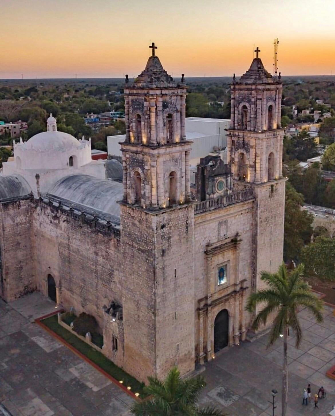 Ek' Balam Deluxe Tour with Hacienda Chukum and Valladolid