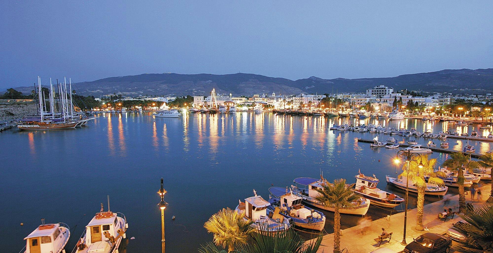 Kos-Stadt bei Nacht
