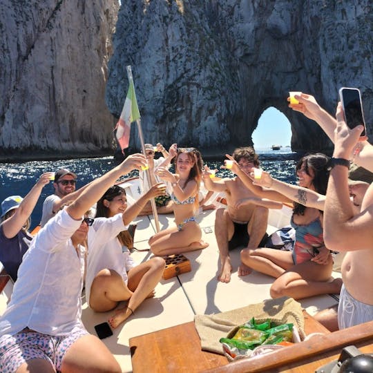 Gedeelde boottocht op Capri met limoncello proeverij