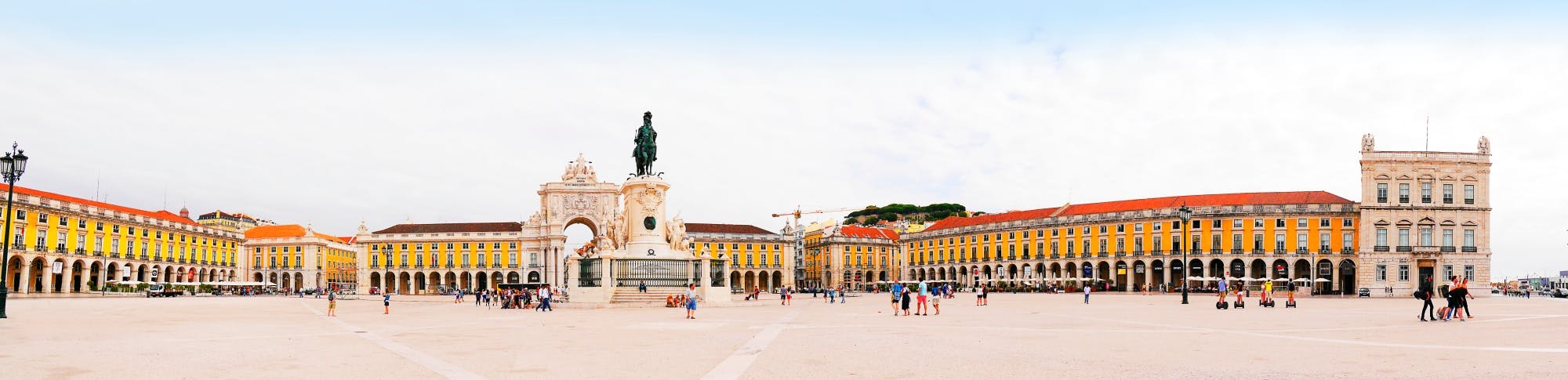 Hop-on hop-off bus tour tickets for Lisbon's main avenues and historical quarter