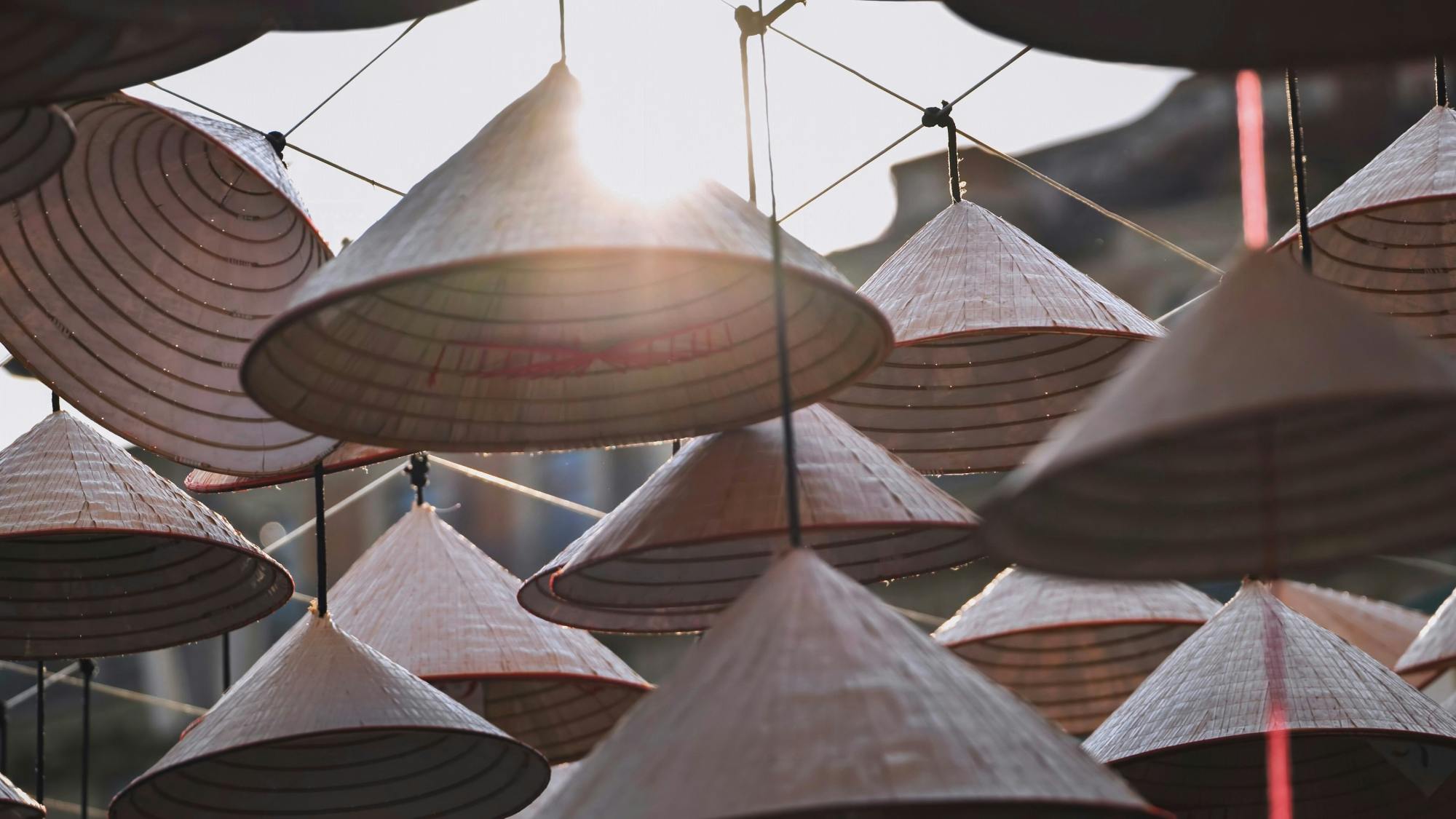 Tour zum Dorf Chuong Hats mit der alten feudalen Landschaft von Hanoi