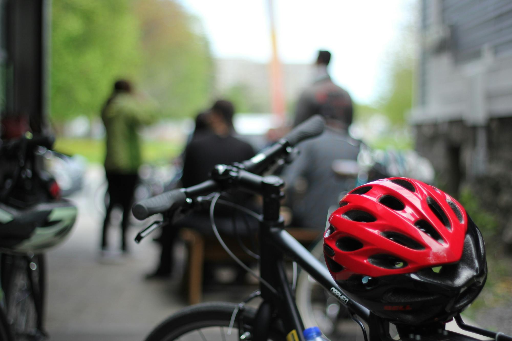 Passeio de bicicleta e mordidas