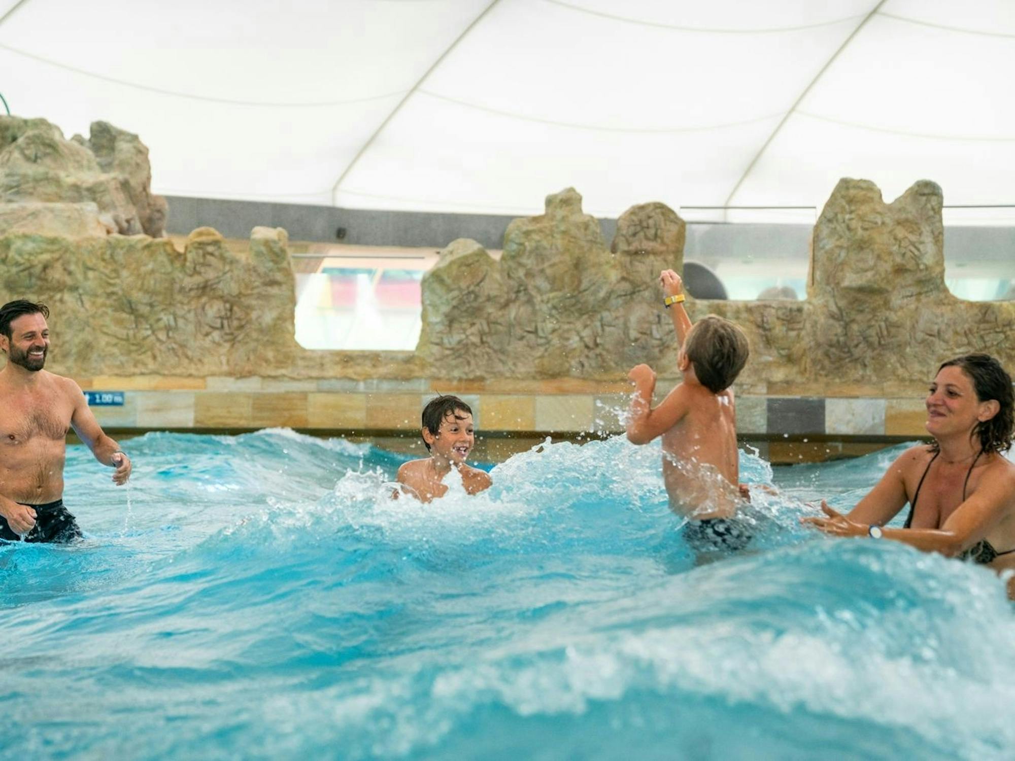 Entradas para la piscina y los toboganes de Splash and Spa en Rivera