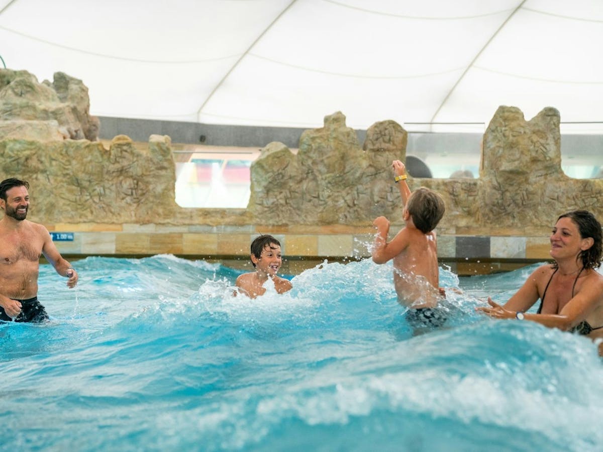 Kaartjes voor zwembad en glijbanen bij Splash and Spa in Rivera