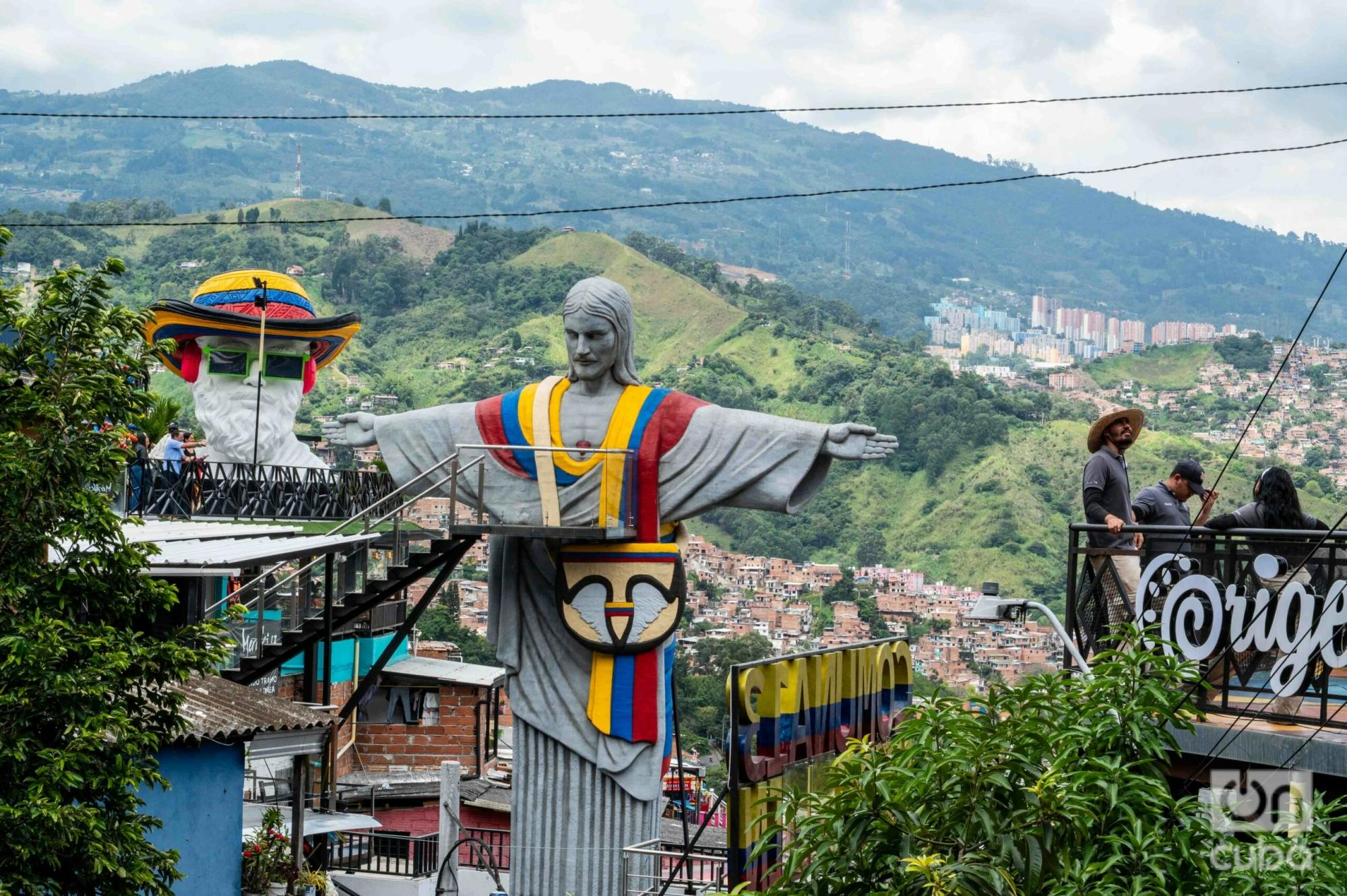 Visita guiada de día completo por Medellín y la Comuna 13 con almuerzo