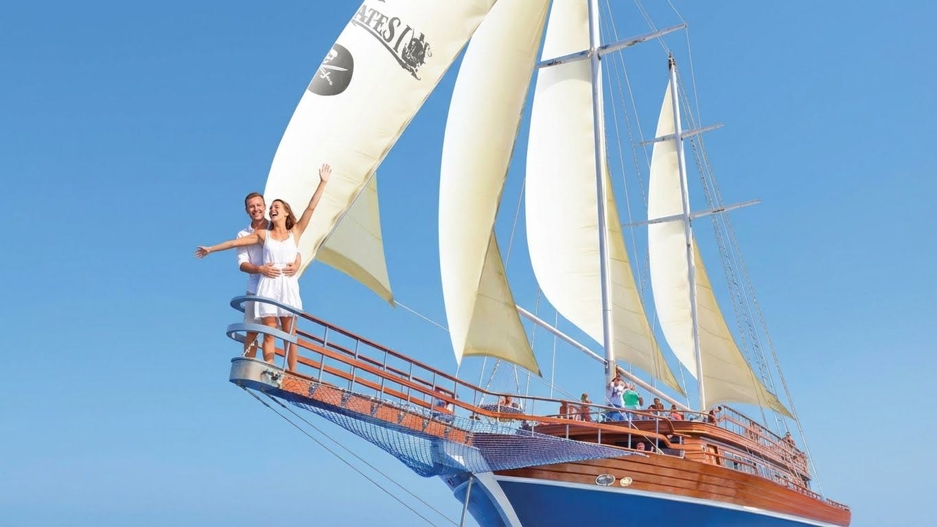 Visita combinada a Hurghada, yate pirata y submarino desde Luxor con almuerzo