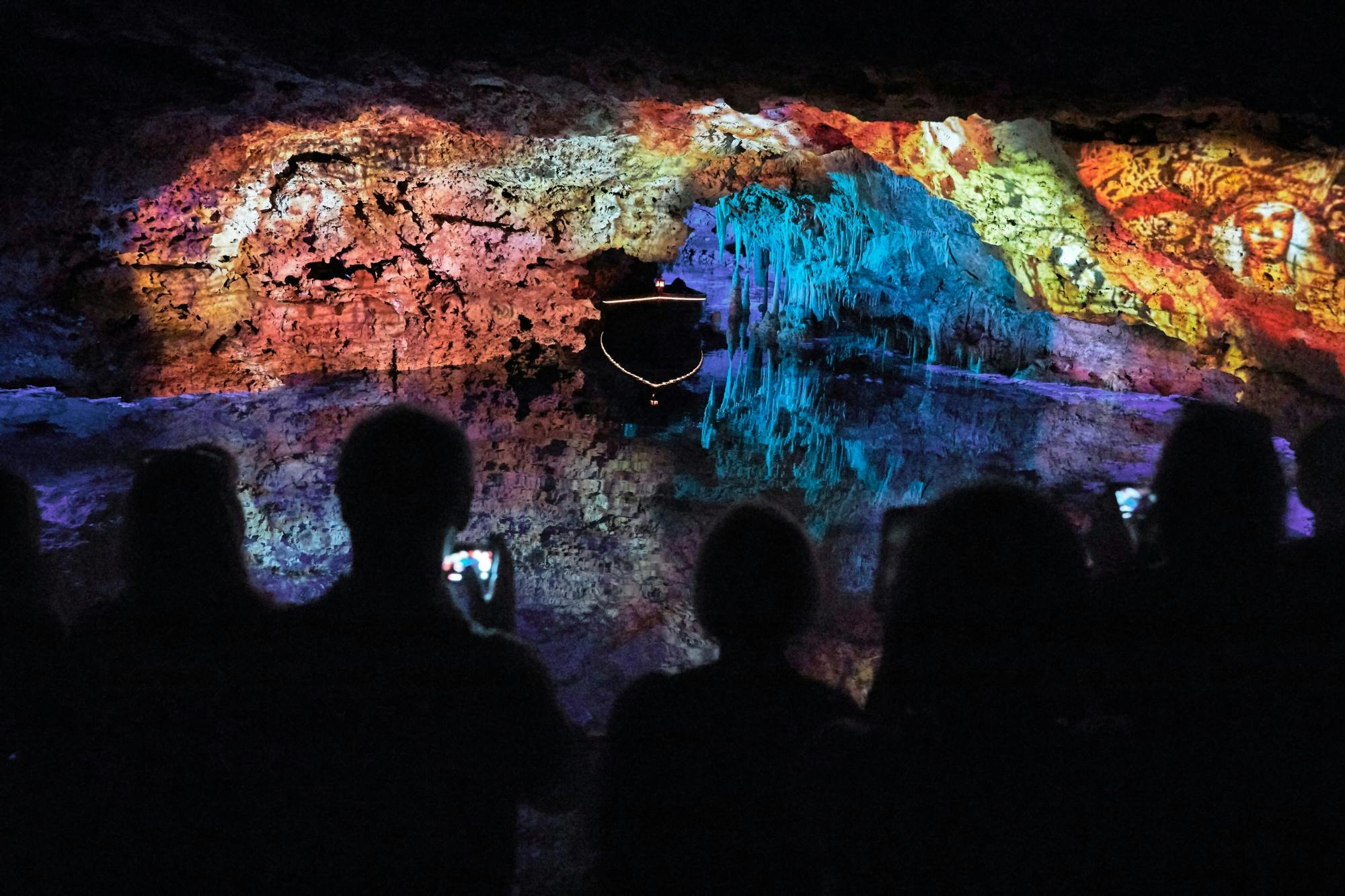 Guided tour of Hams Caves with Dinosaurland visit