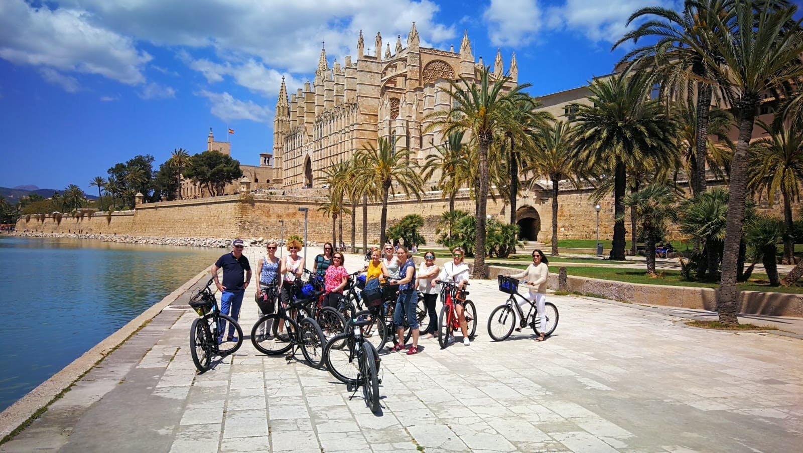 Palma e-bike tour with Bellver Castle hike