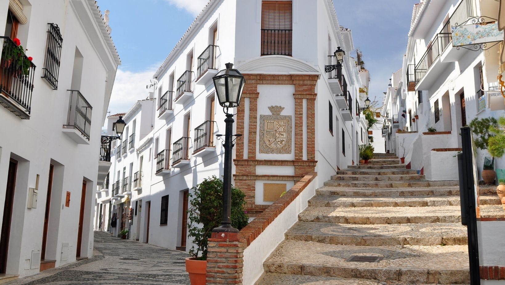 Całodniowa wycieczka do Nerja i Frigiliana z Malagi z degustacją wina