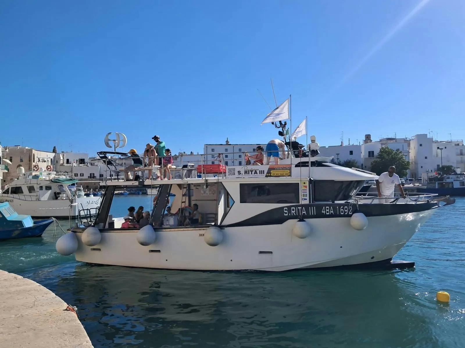 30-minute coastal discovery by boat from Monopoli