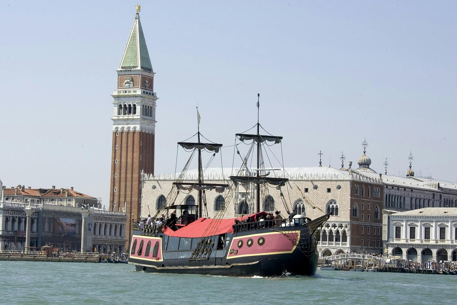Crociera panoramica con pranzo sul galeone veneziano a Venezia
