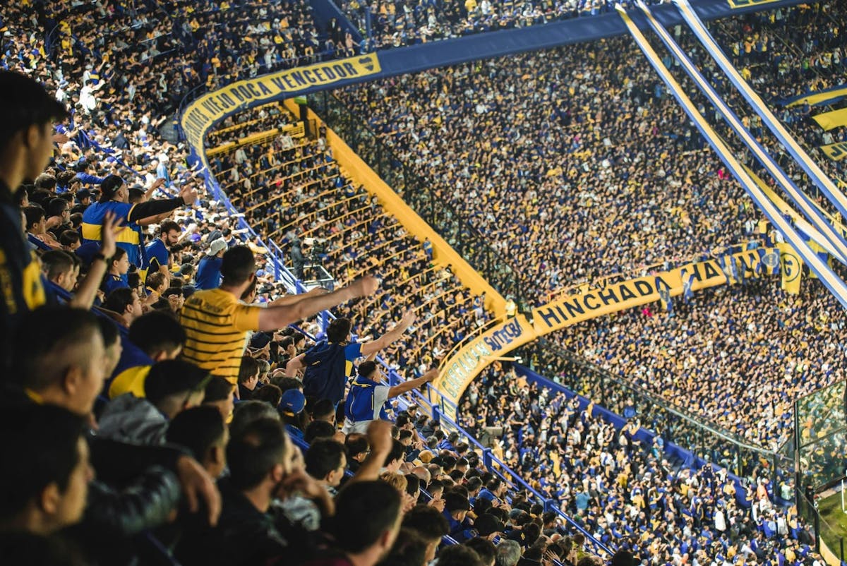 Boca Juniors wedstrijd op La Bombonera met lokale gastheer en transfer
