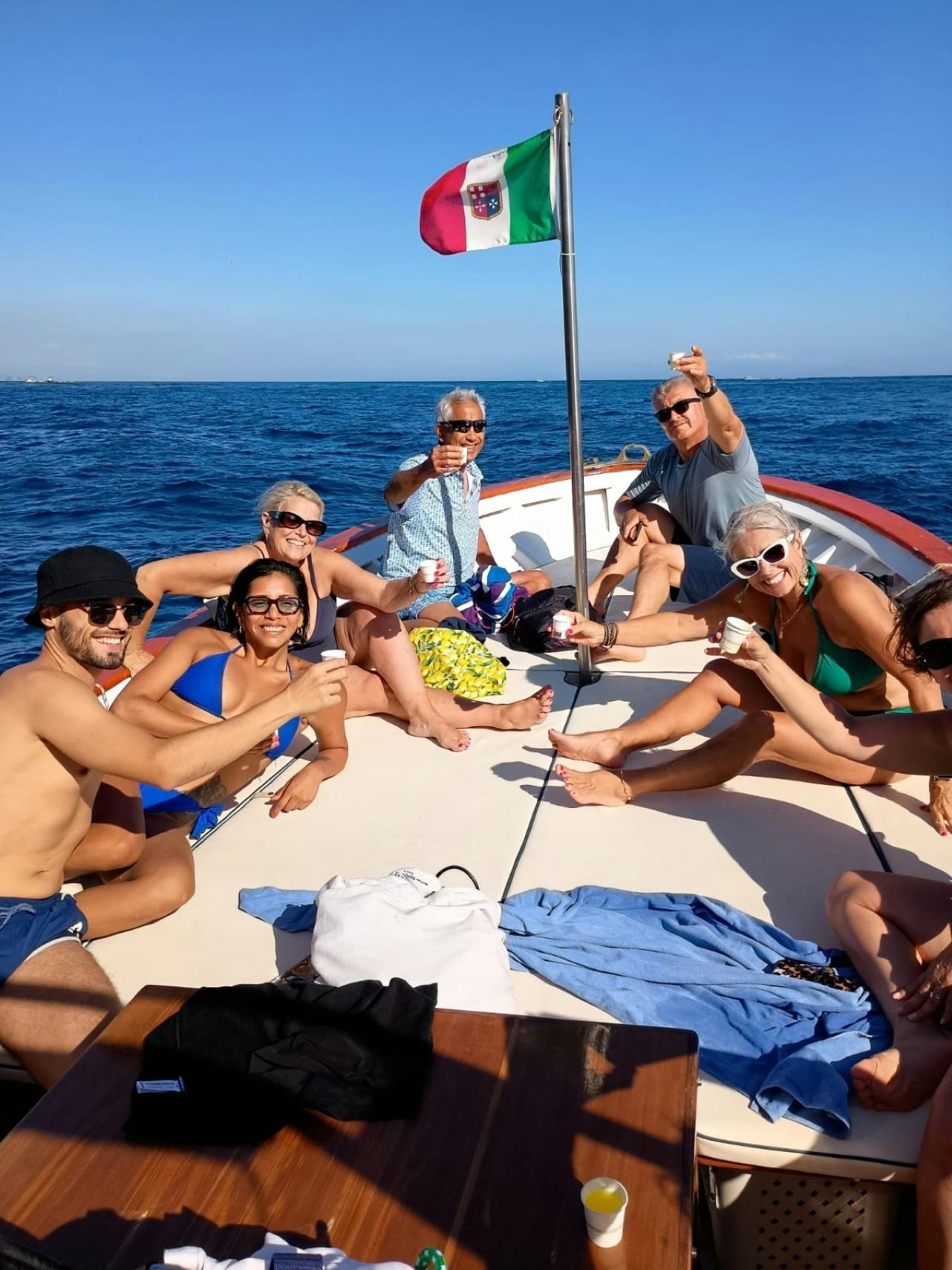 Boat tour and minibus experience in Capri