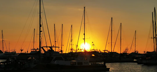 Sunset cruise in Santa Marta Bay with regional drinks, snaks and music