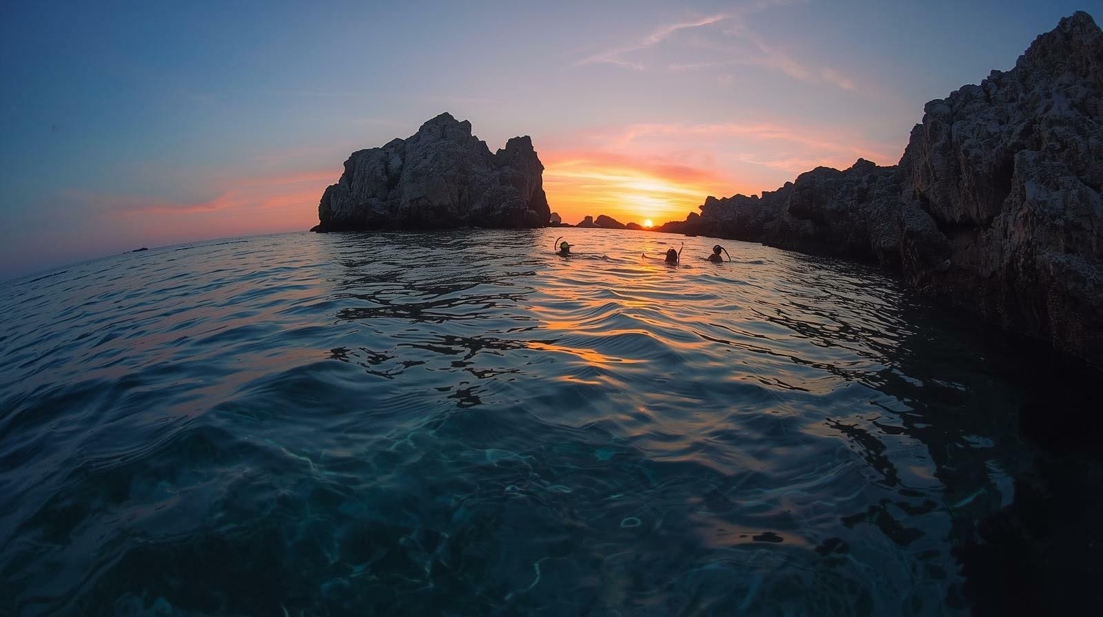 Snorkeling at sunset with aperitif