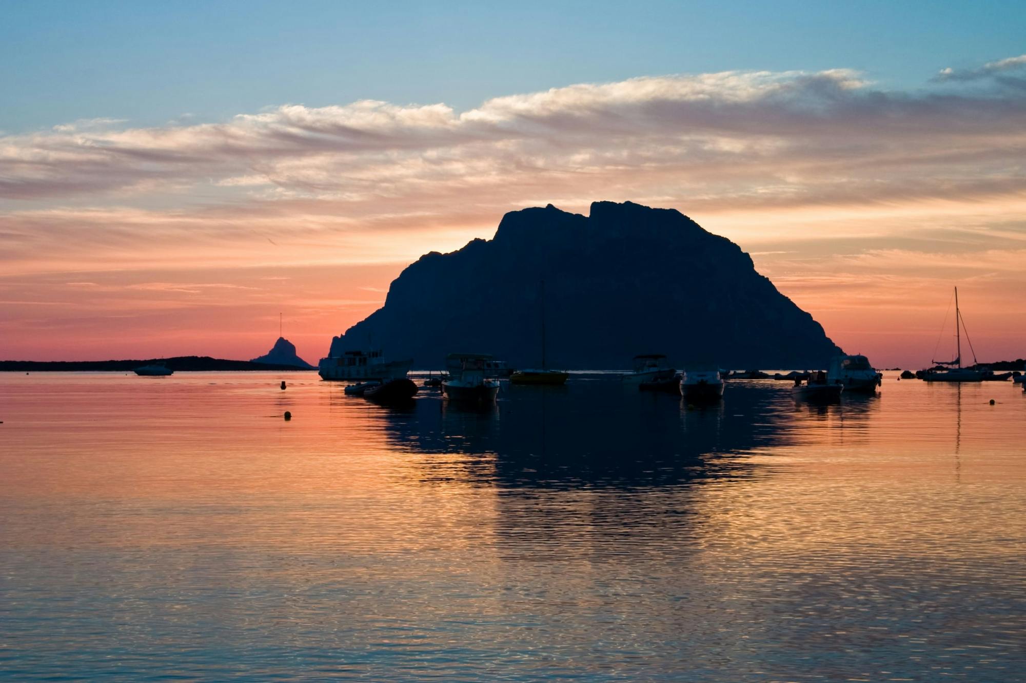 Snorkeling at sunset with aperitif