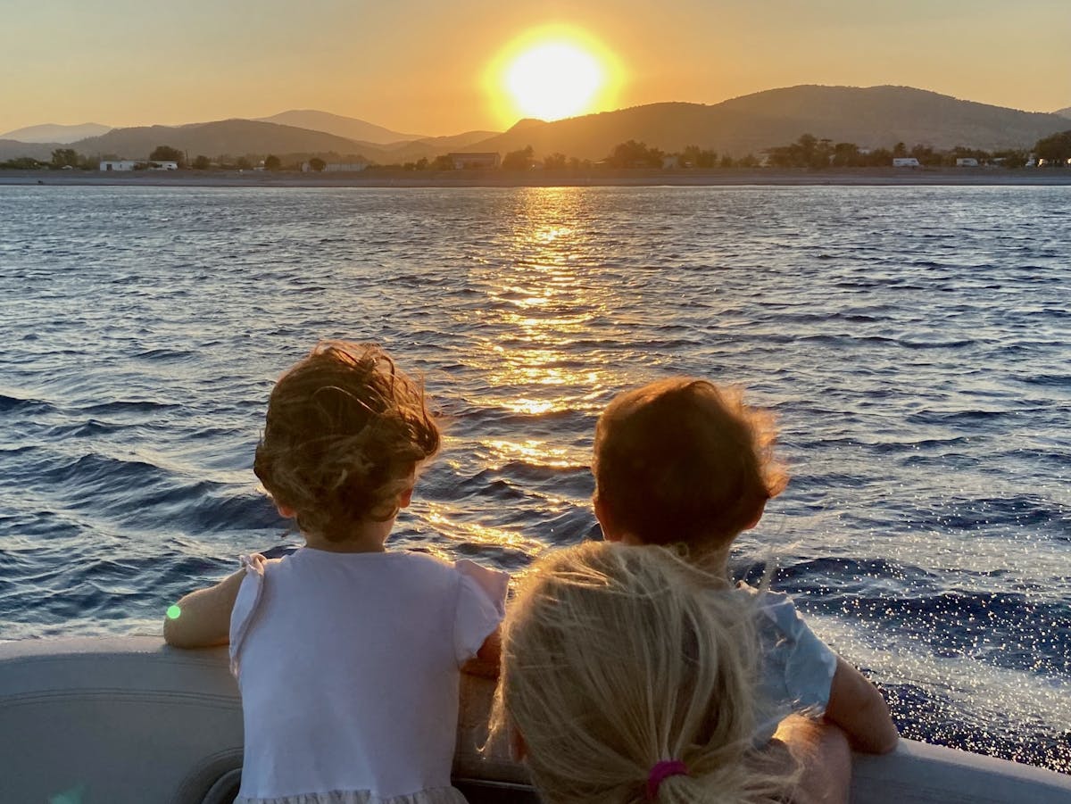 Privéboottocht bij zonsondergang in Lindos