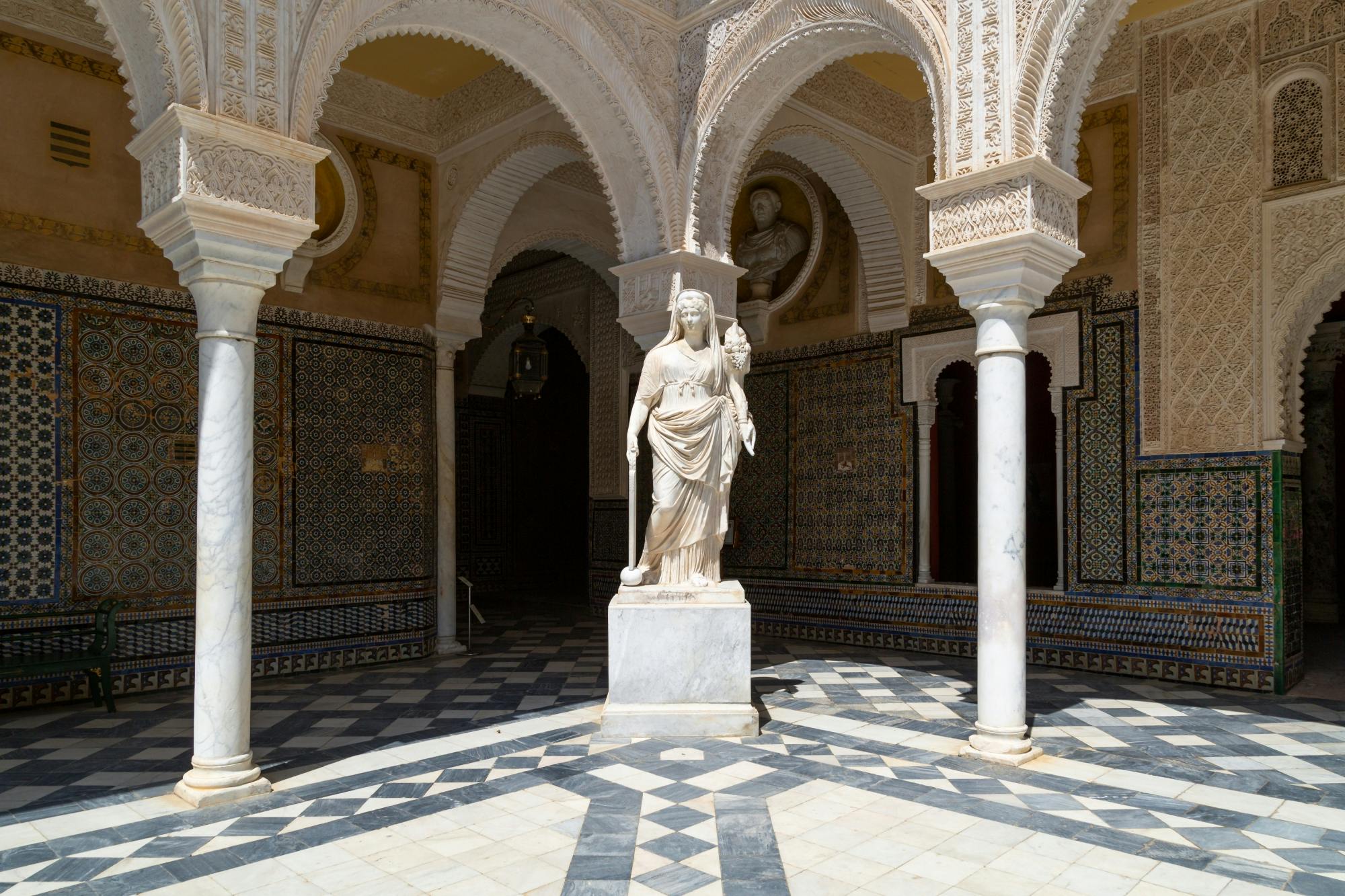 Full-day guided tour of Seville with Casa de Pilatos visit