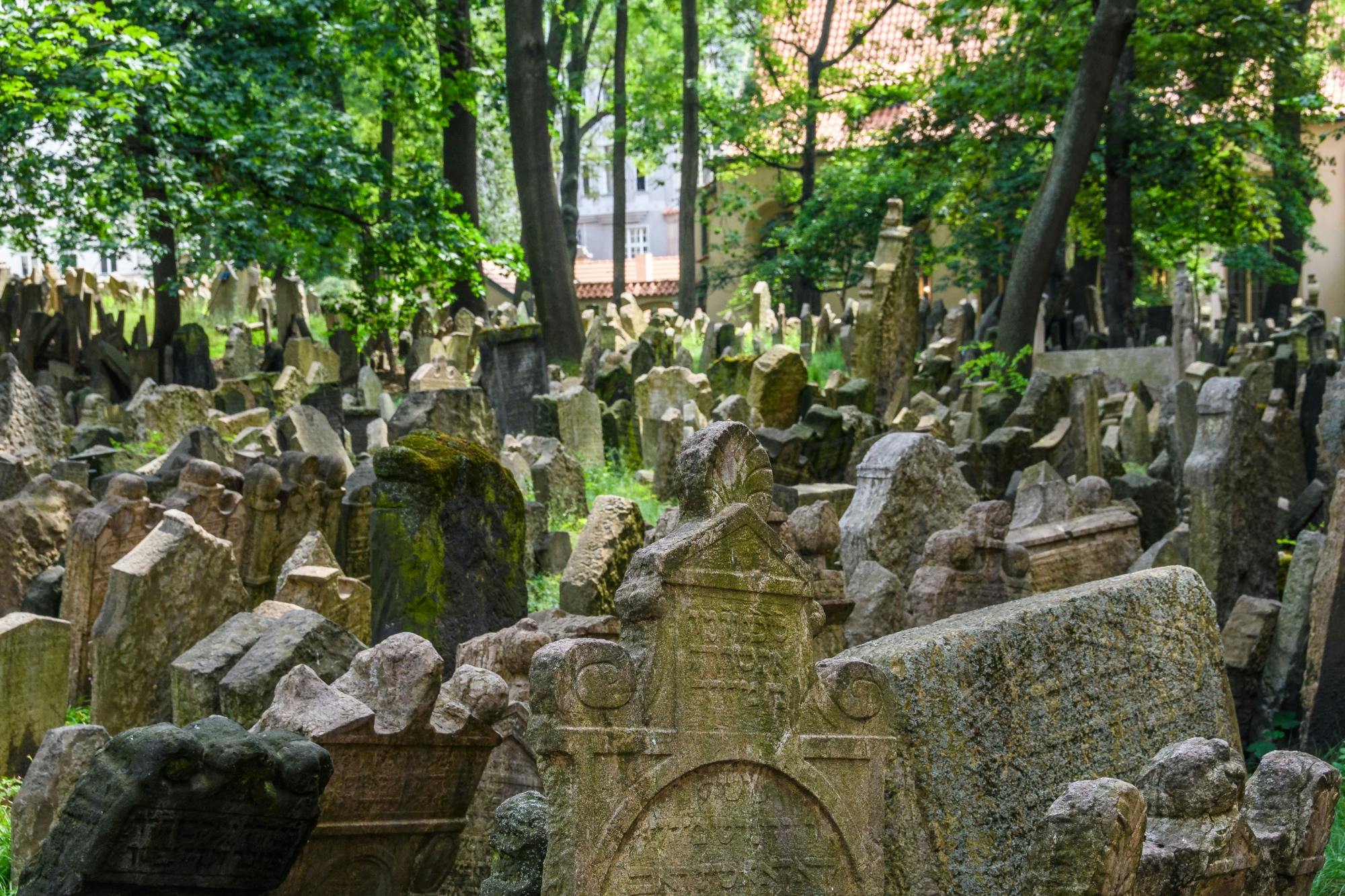 Visita guiada a pie por el Barrio Judío de Praga con visita a una sinagoga