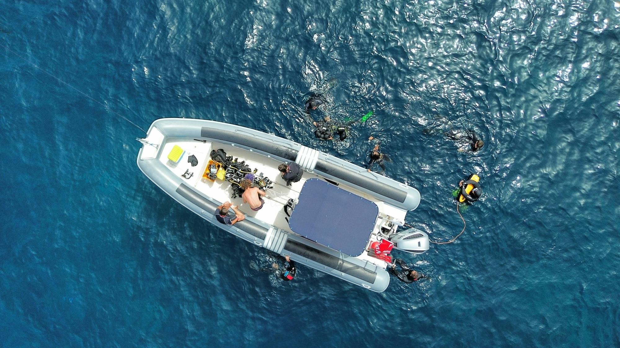Introduction to scuba diving lesson at Isola Ruja