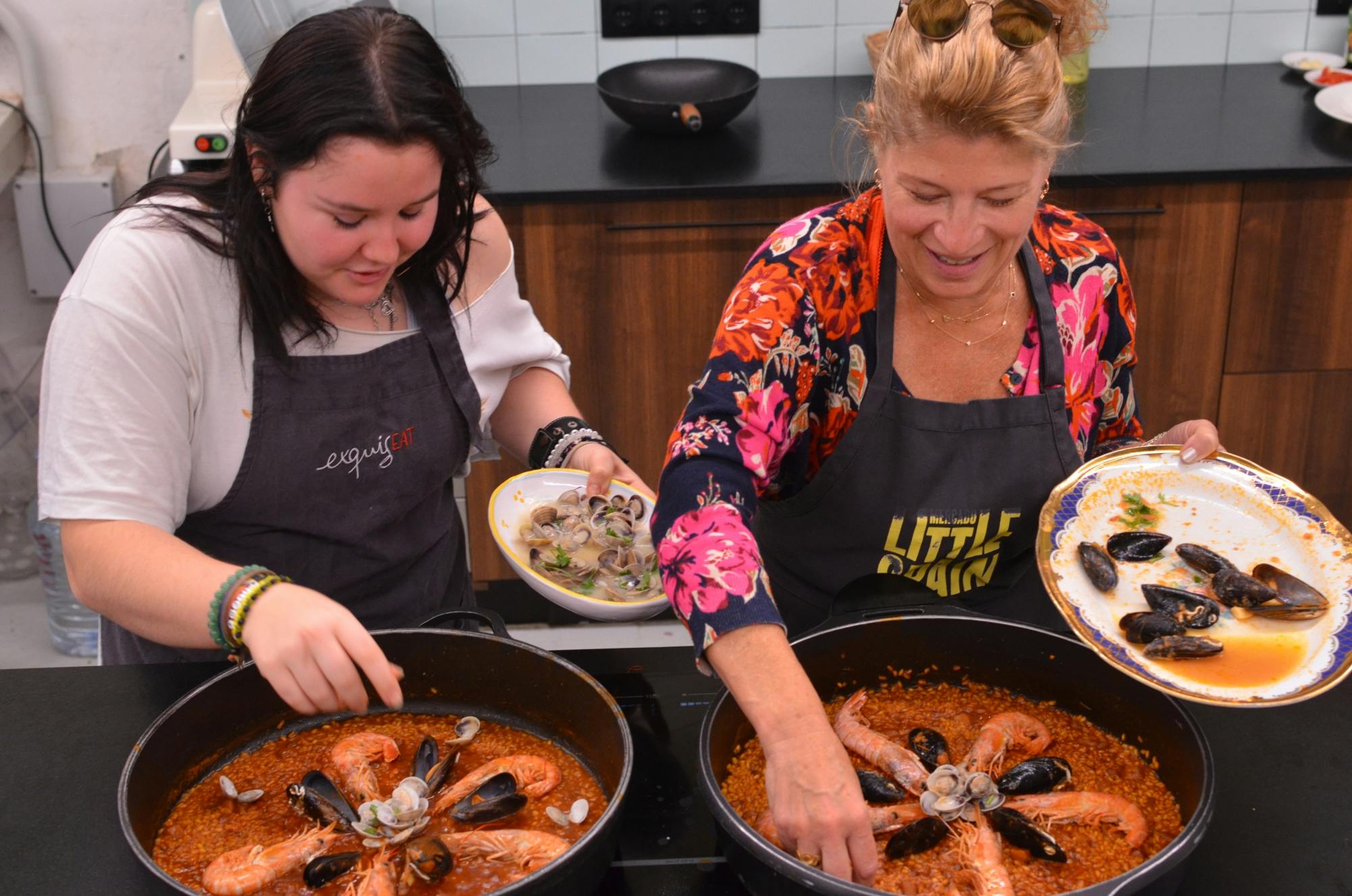 Passeio a pé por Gaudí e aula de culinária de paella