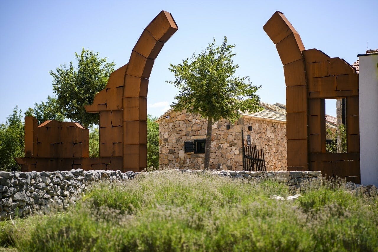 Excursión de un día completo en grupo reducido por Dalmacia al museo rural Etnoland