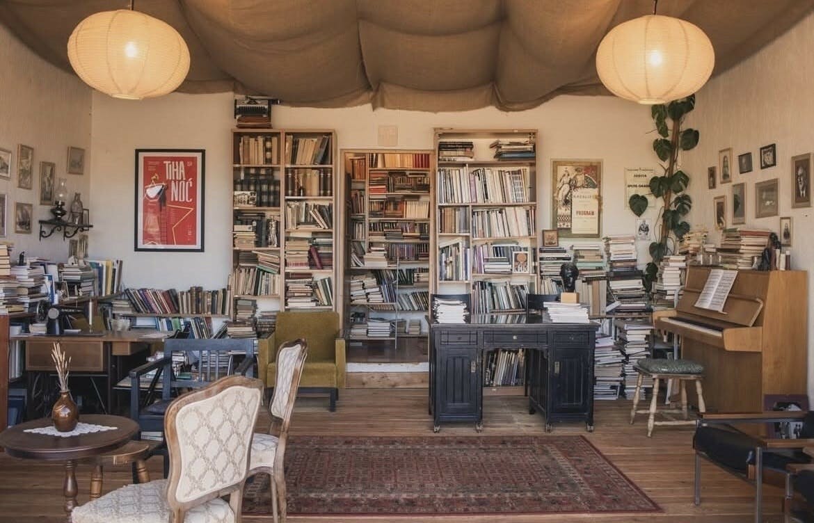Dalmatian heritage farmhouse tour with ceramic workshop and mezze