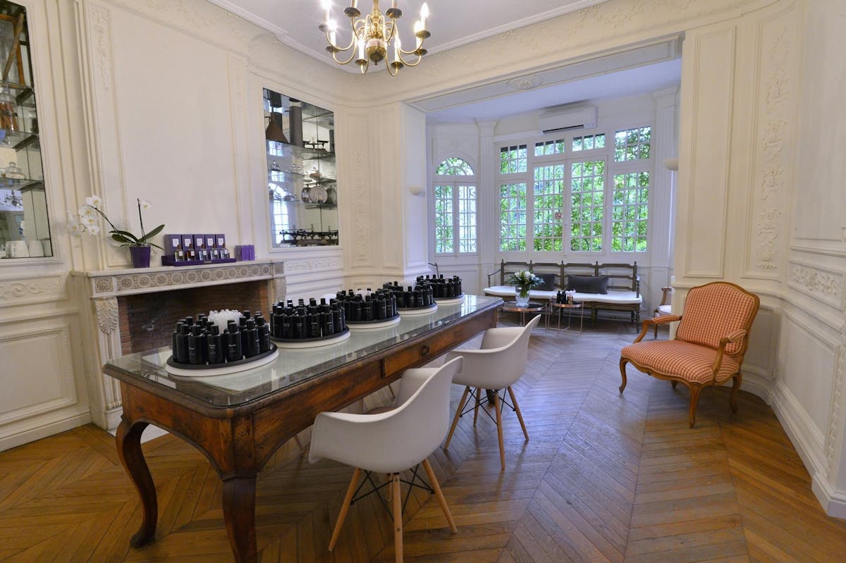 Privé parfum workshop door Molinard Parfums in Grasse Bastide