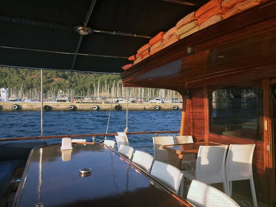 Rejs łodzią typu gulet o zachodzie słońca tylko dla dorosłych z kolacją z Marmaris