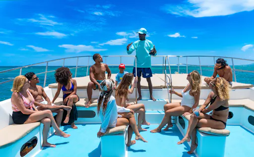 Media Luna half-day catamaran tour