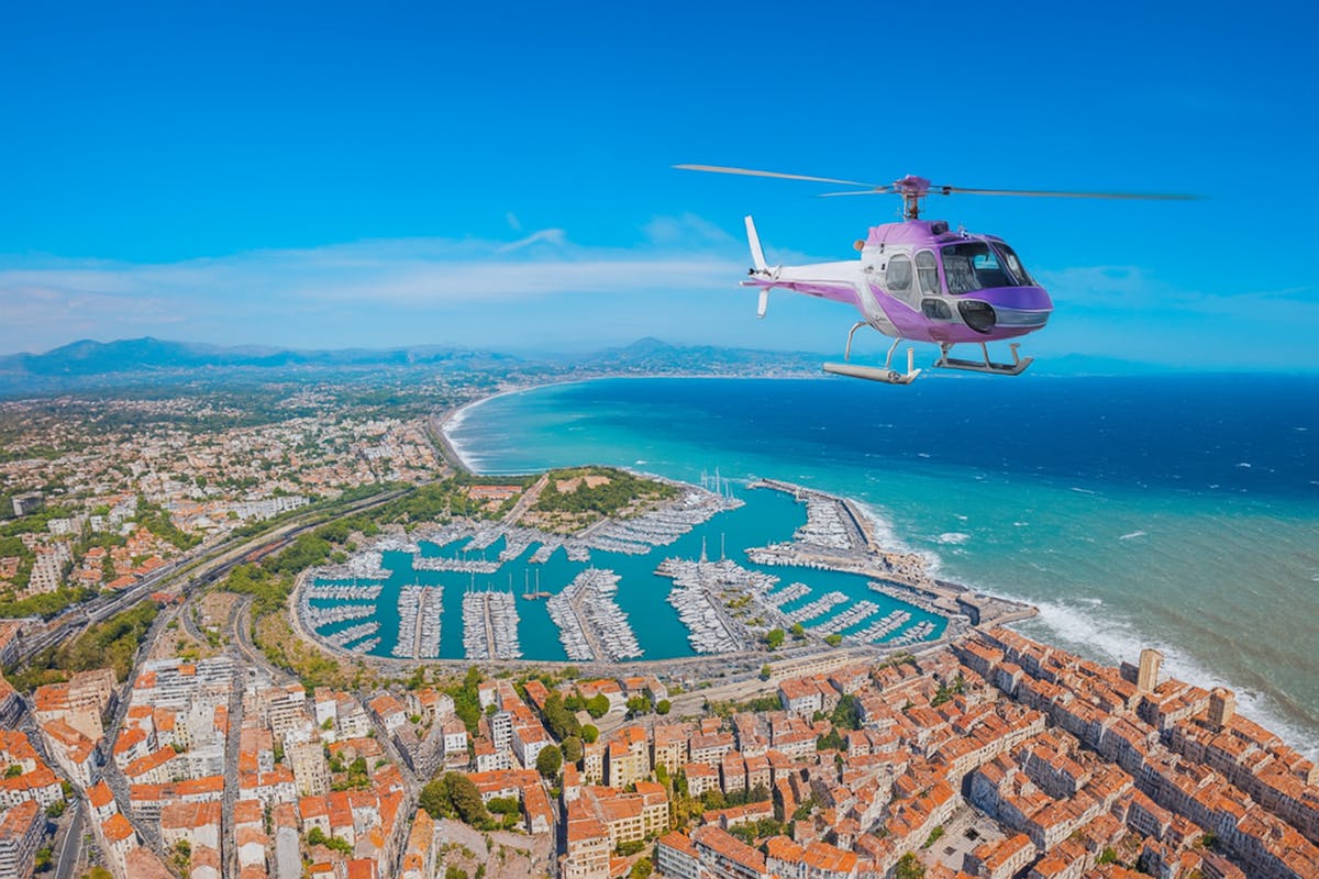 Gedeelde helikoptertour naar de rode rotsen van Esterel en de Lérins-eilanden vanuit Cannes
