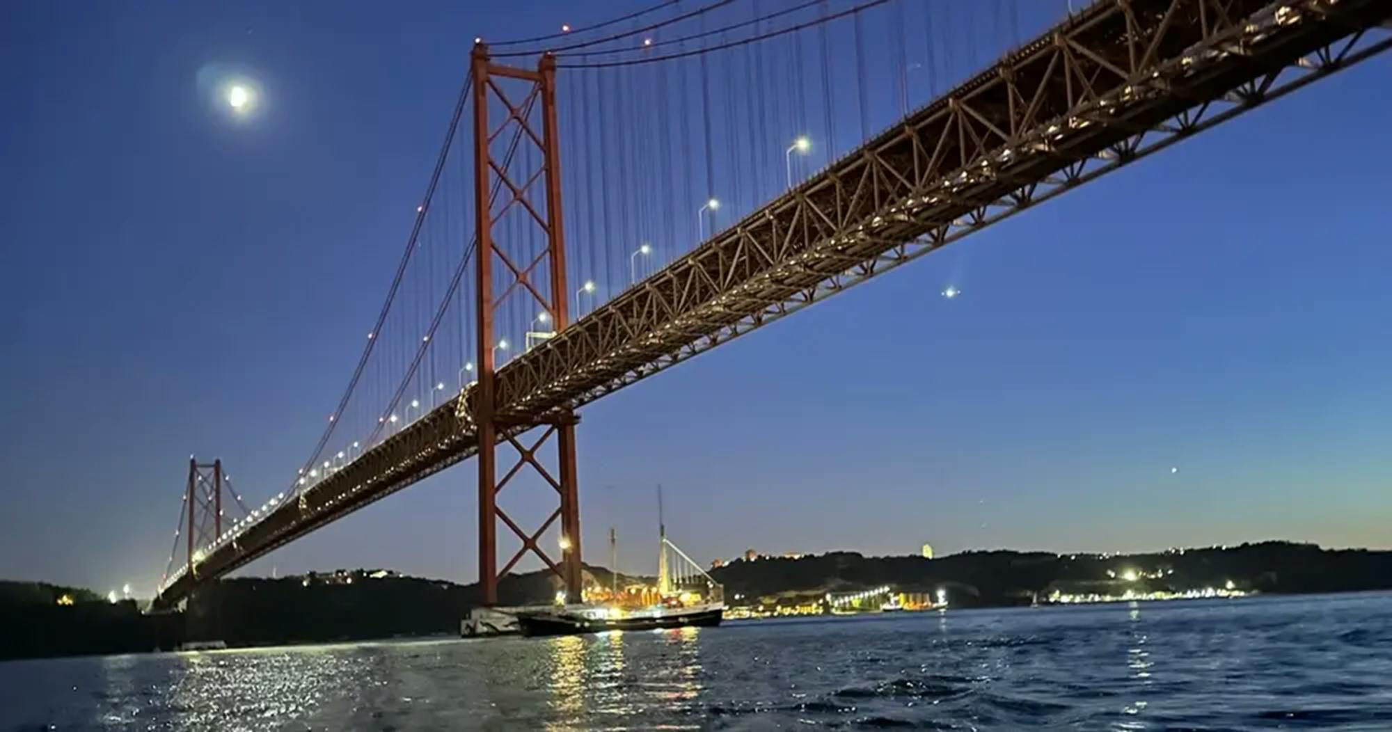 Evening premium boat experience in Lisbon