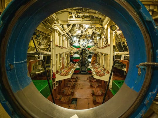 Visita privada ao submarino soviético e ao Museu do Vidro a partir de Veliko Tarnovo