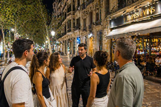 Nachtelijke tapaswandeling in de modernistische wijk vanaf Barcelona met diner
